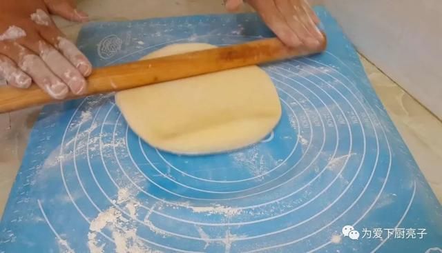 椰蓉酥|2个鸡蛋，半斤面粉，不蒸馒头不烙饼，酥到掉渣，看着就流口水了