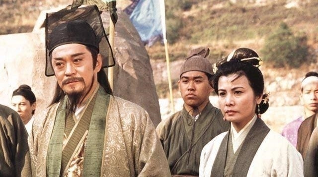 弟子$岳不群在整部《笑傲江湖》,为何从头至尾都不喜欢令狐冲?3个原因