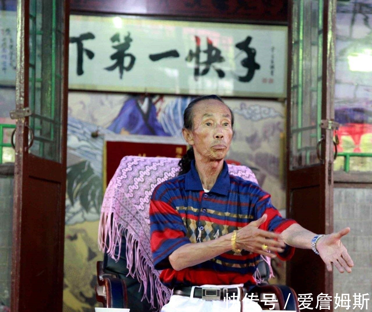 王宝合&他是中国如今唯一会缩骨功的大师,宁失传也不愿收徒,理由很简单