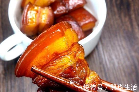 大葱段|红烧肉怎么做才好吃?分享传统老做法,肉软烂入味,香气扑鼻