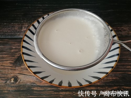 60岁奶奶教的凉皮做法,不用洗面不用等,半个小时就搞定