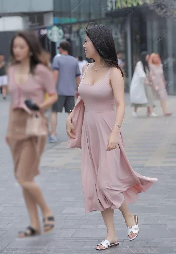 街拍美女：同样是小姐姐，差距咋就这么大