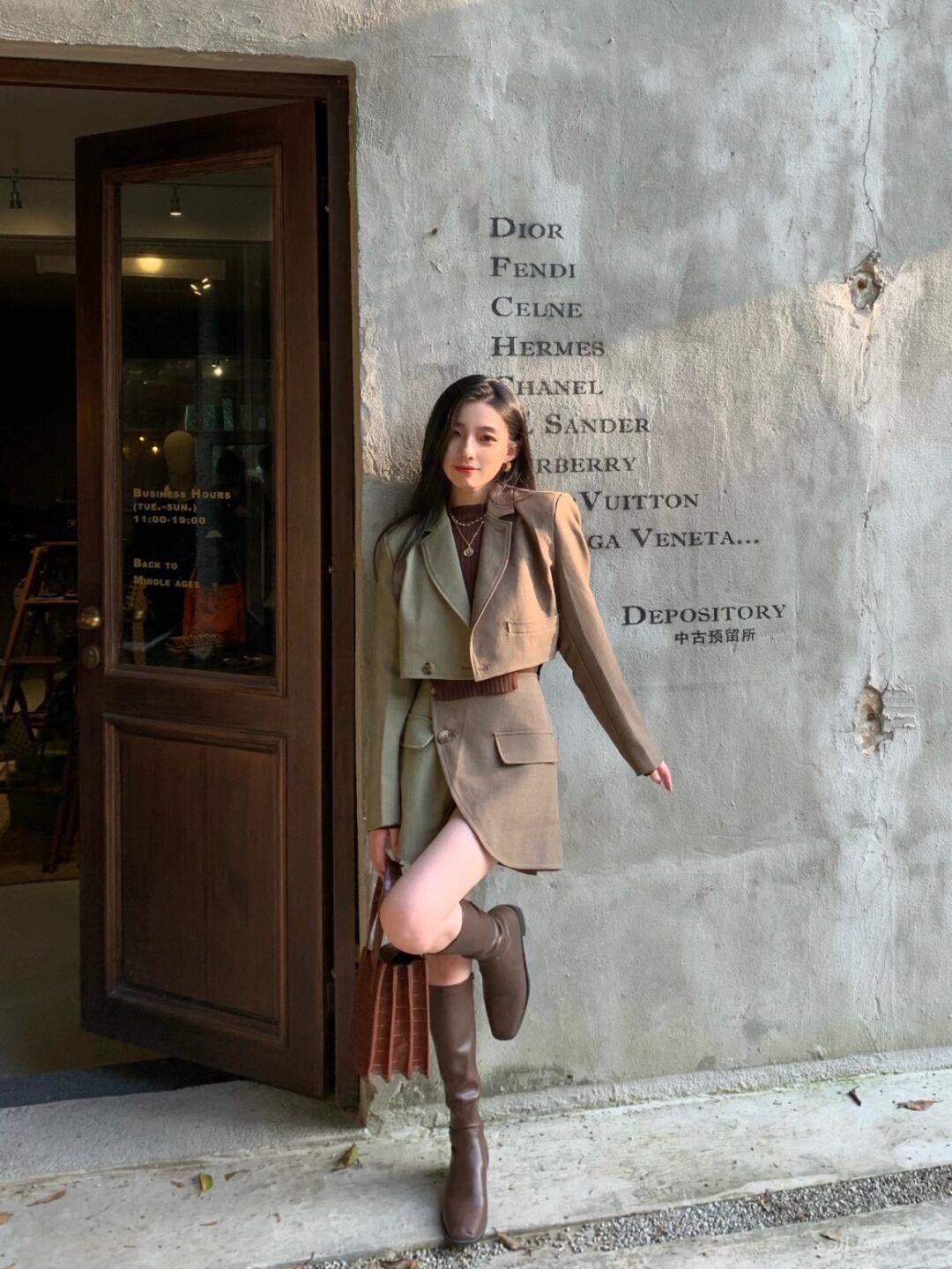 针织衫|今年秋天最流行“韩系学姐风”,掌握几类实用技巧,让你轻松展现熟女气质