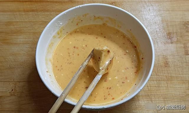 过节我家常吃椒盐杏鲍菇，5块钱做一盘，简单一炸，嚼着比肉香