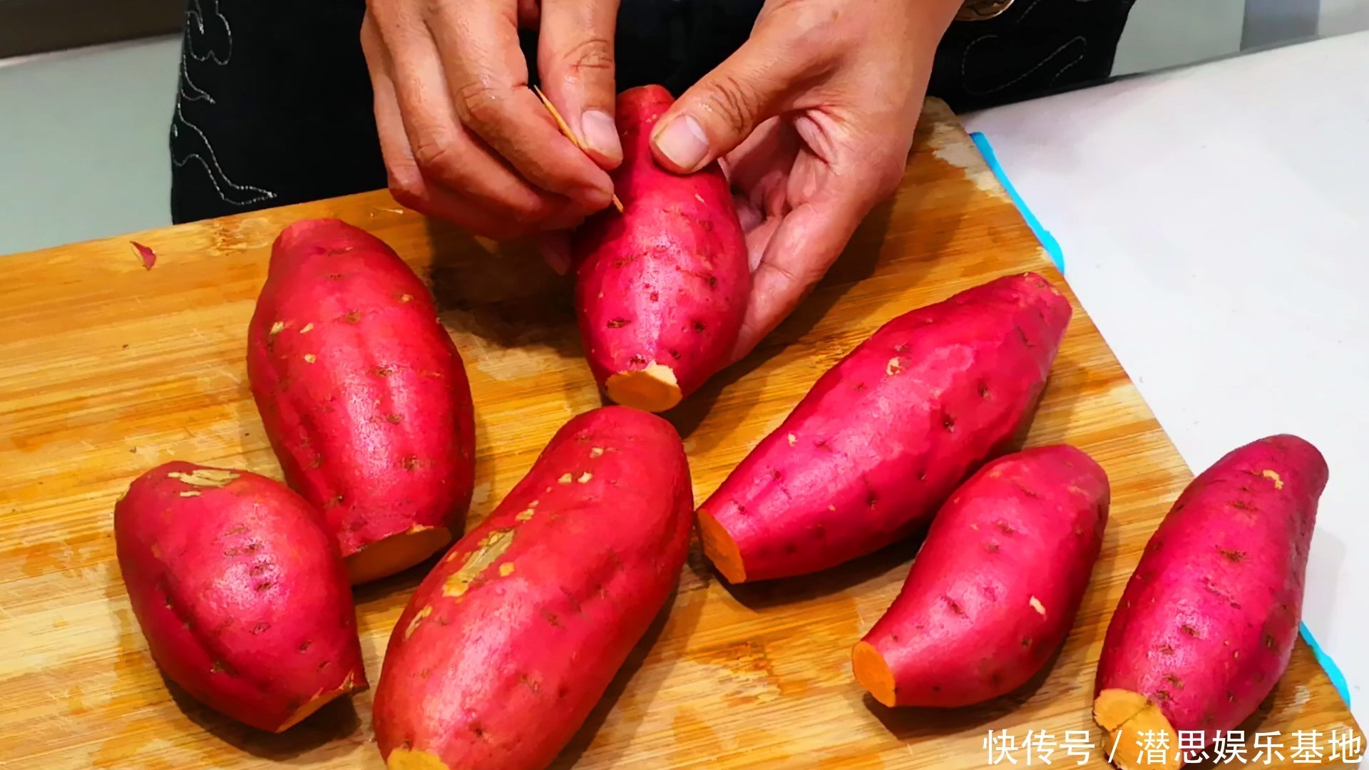 简单|原来烤红薯如此简单,往电饭锅里一扔,香甜还流糖汁,比买的好吃