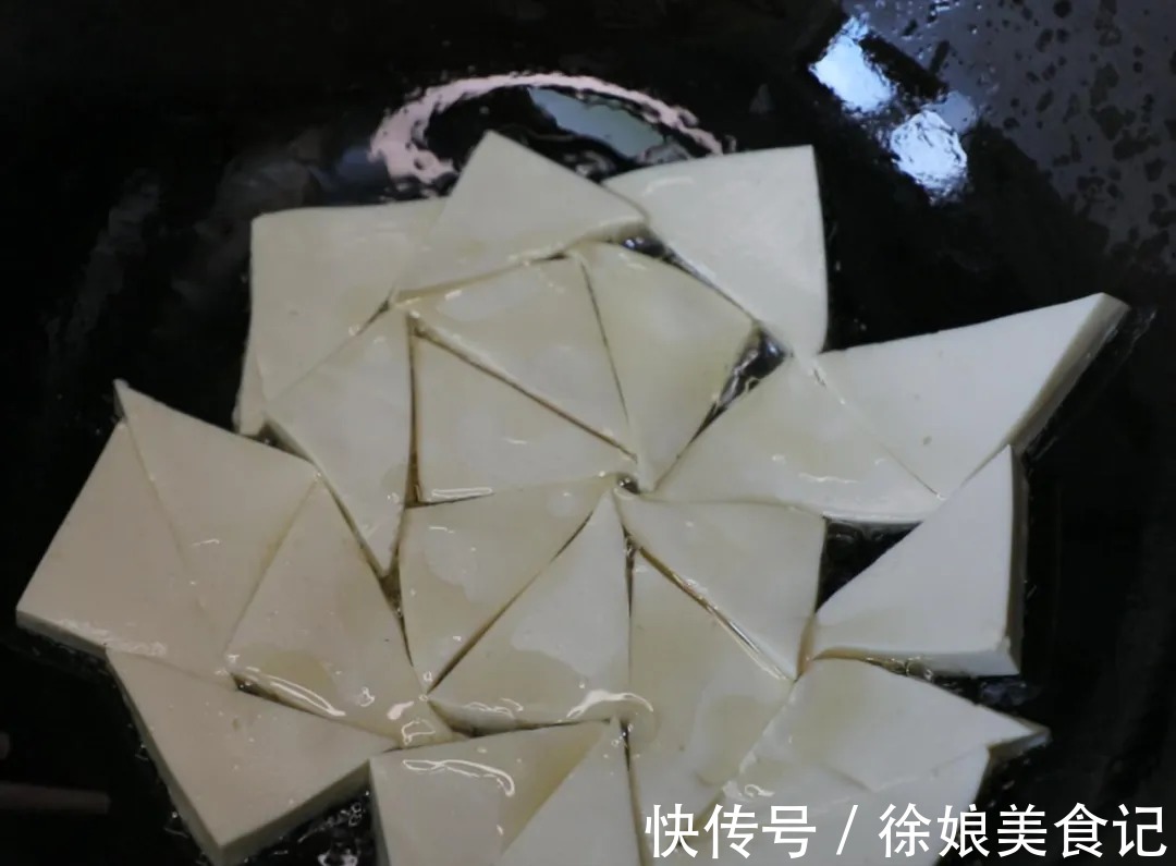 虎皮豆腐最好吃的做法,无需油炸简单易做,鲜香脆嫩,米饭不够吃