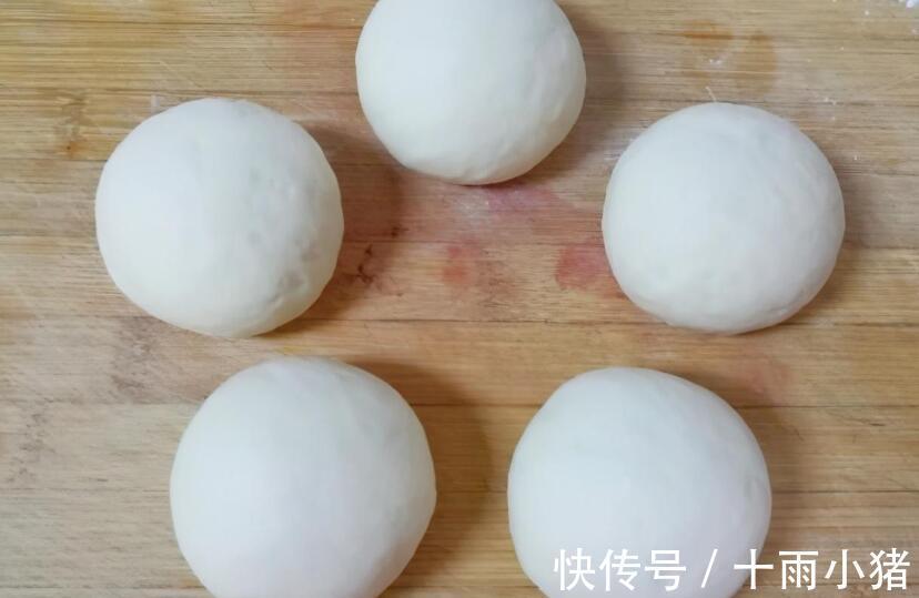 发酵|蒸馒头用“热水”还是“冷水”，很多人做错了，难怪不白不蓬松！