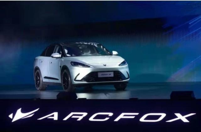 马斯克后路难行：特斯拉面临群雄围攻，SpaceX“星链”计划又遇中国最强队竞争！