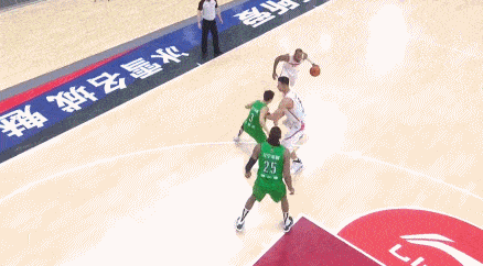 封蓋|送功夫熊貓兩火鍋!易建聯(lián)空砍18+7 創(chuàng)封蓋新高難救主