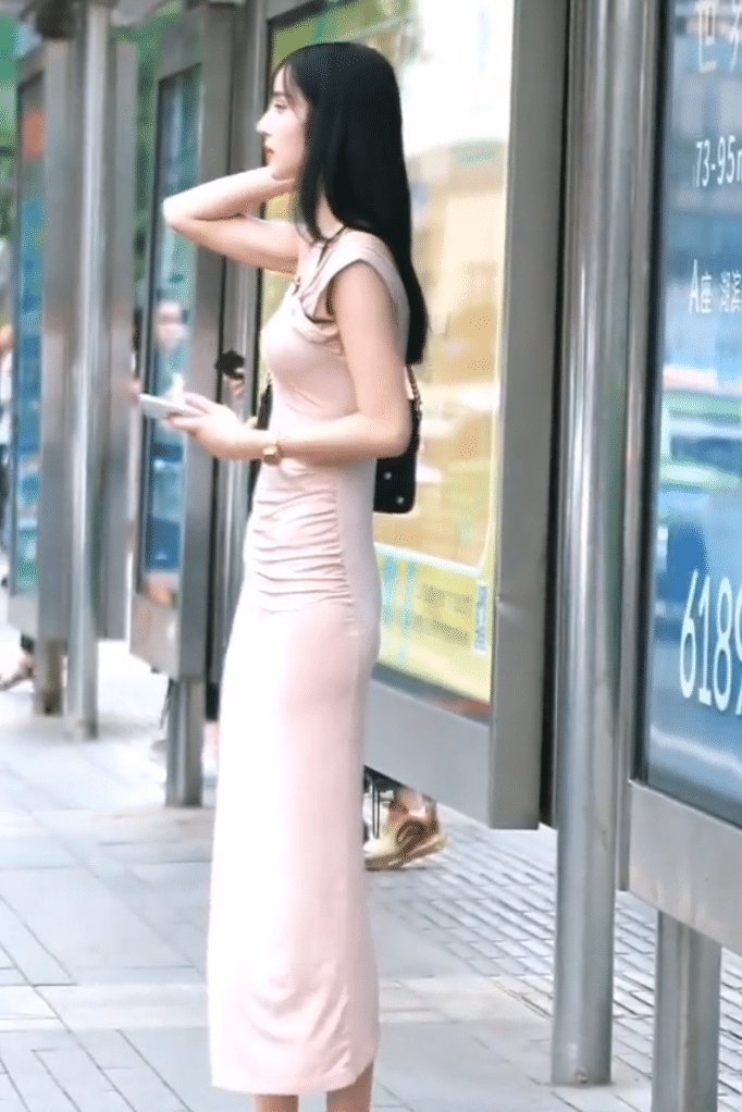 长裙|美女那么好看的包臀长裙,为什么就是不肯穿高跟