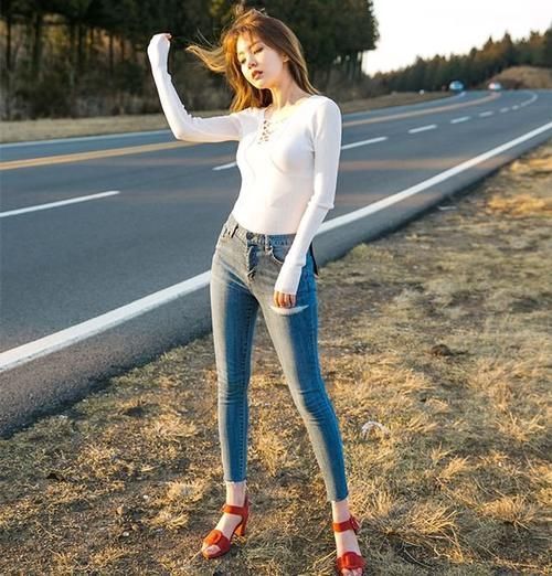穿搭|美女穿搭：清新的搭配，突显女性气质，尽显摇曳身姿