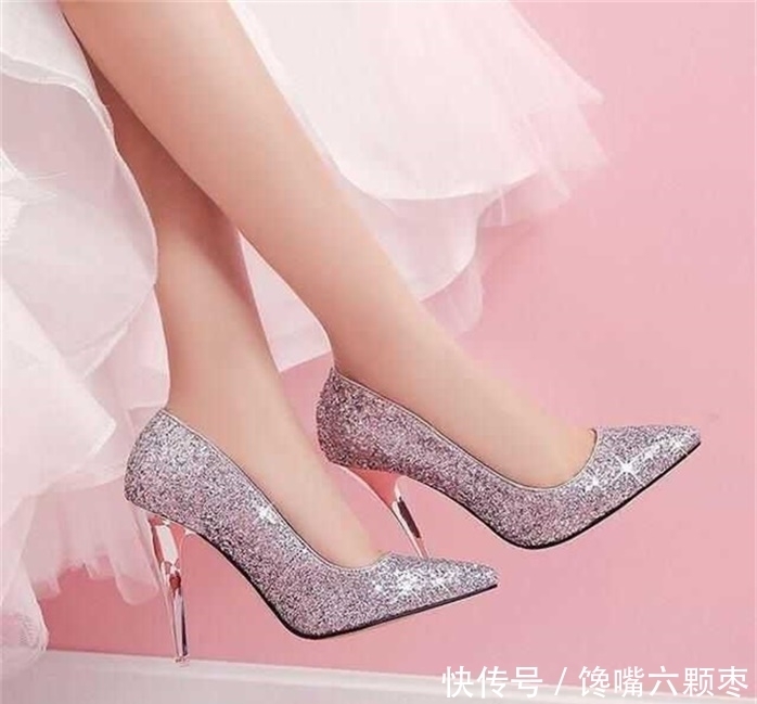 散发出|时尚百搭细高跟鞋,能散发出难以抗拒的妩媚感