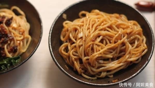 在家|自己在家做担担面,好吃又管饱,这样吃最爽了!