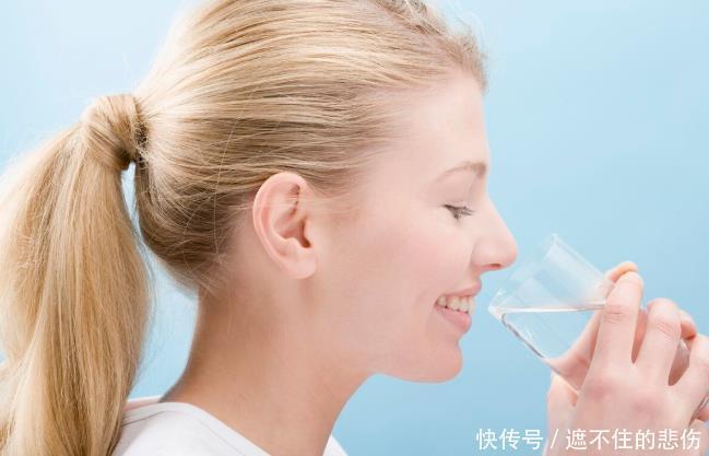  多喝水|人到中年，应该少喝水还是多喝水先了解4个喝水时间点再做决定