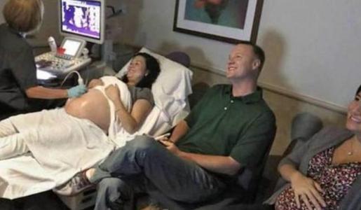 安娜|亲姐妹各生下双胞胎,经医生鉴定,4个孩子爸爸是同一人