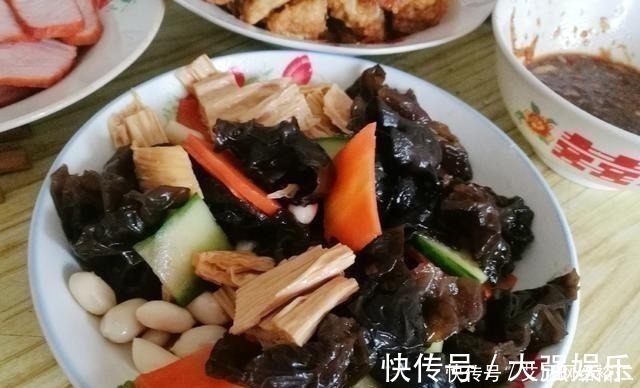 搭配|晒晒婆婆家的年夜饭,12道菜,荤素搭配有营养,简单好吃有味道