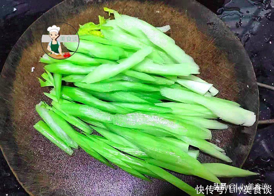 秋天,记得多吃这“一白一绿”,不放肉炒也很香,秋天吃它特养人