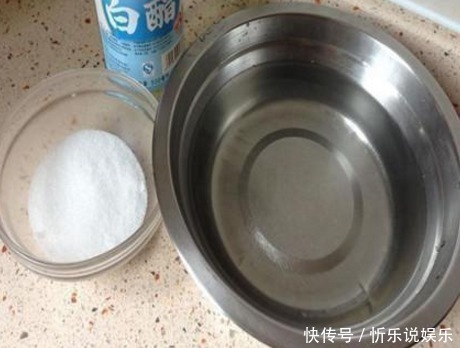 天气一冷手就变得皱巴巴的教你一个土方法,让双手变的嫩又滑!