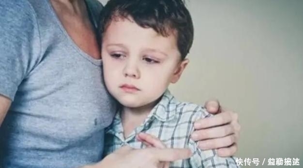 宝宝出生5天后紧握双拳离世,婆婆好奇掰开小手,宝妈泣不成声