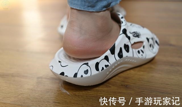 拖鞋 软糯贴脚的休闲拖鞋,更快舒缓脚部疲劳,咕咚运动舒缓拖鞋体验!