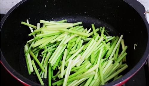 这肉虽然价格贵了点，但是营养价值高，跟芹菜一起炒，味道好