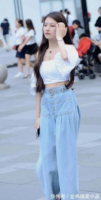 百搭|泡沫袖露肩上衣搭配休闲牛仔裤，经典百搭，不过时，简约而又休闲