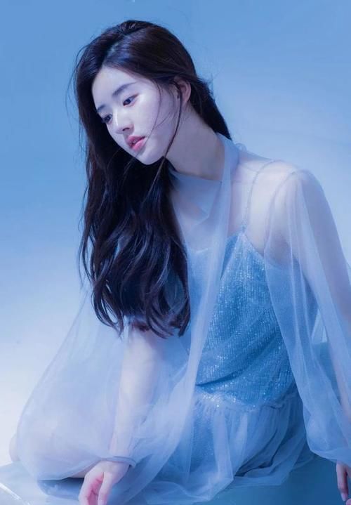 丸子头|甜美女孩,身穿露脐卫衣超吸睛,美炸了!