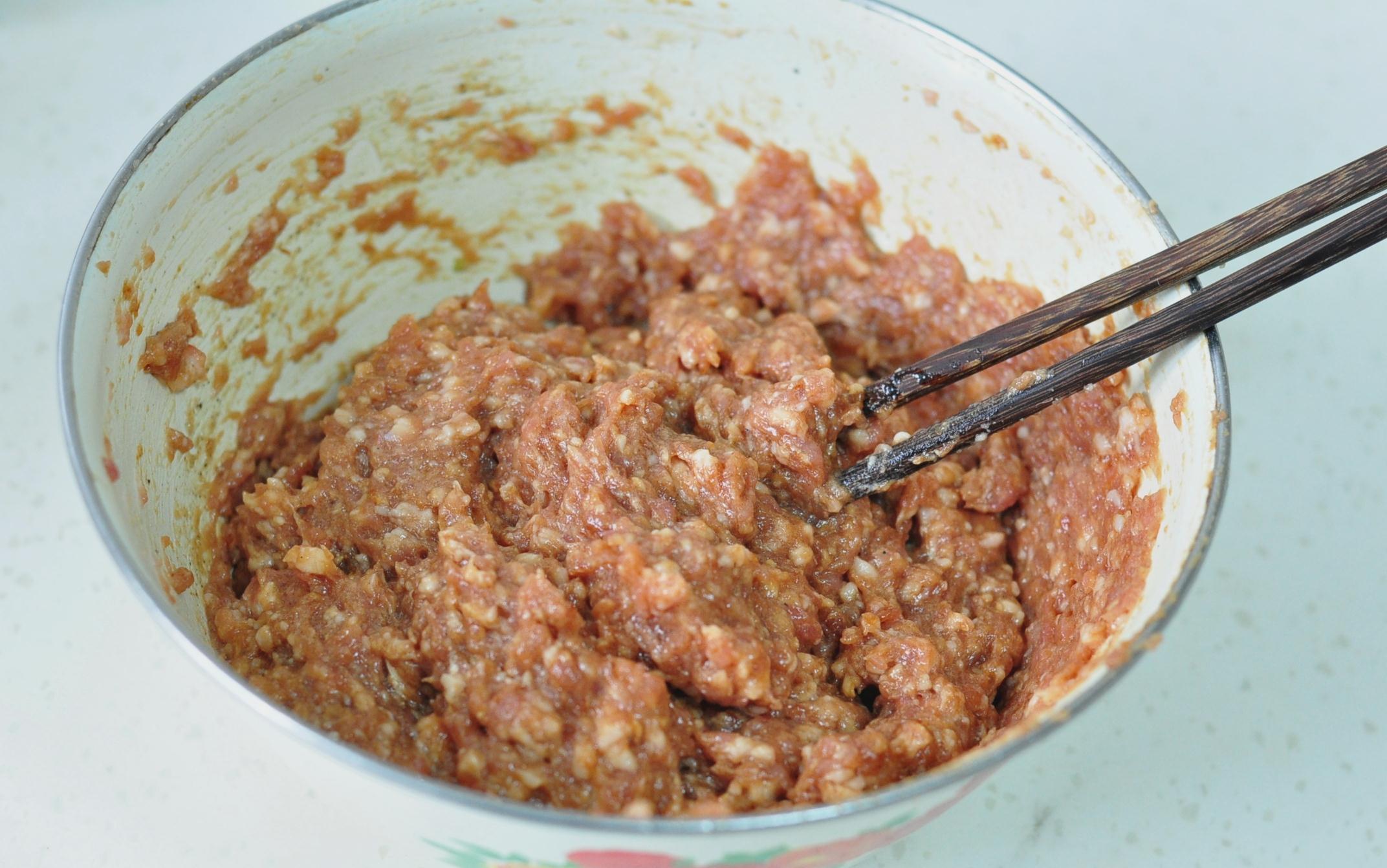 皮软馅嫩的小笼包,一口一个超满足,蒸一锅也不够吃