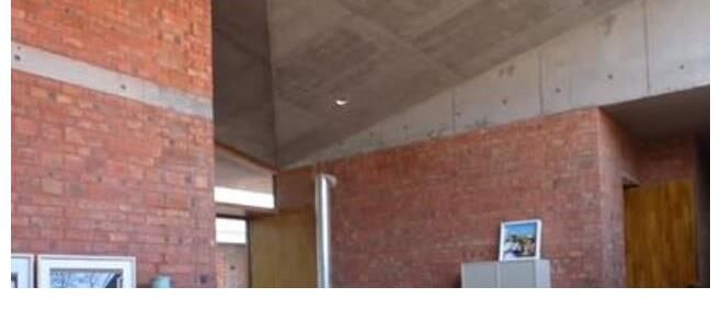 央视点名怒批,东方卫视132万红砖豪宅谁负责?王小骞点评受热捧