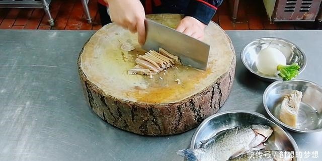 鲫鱼羊肉汤——酒店大厨将羊肉、萝卜、鲫鱼合烹,营养健康价值高