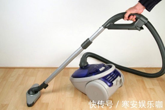 老师傅|地板泡水怎么办?学会老师傅的处理办法,及时挽救家里地板