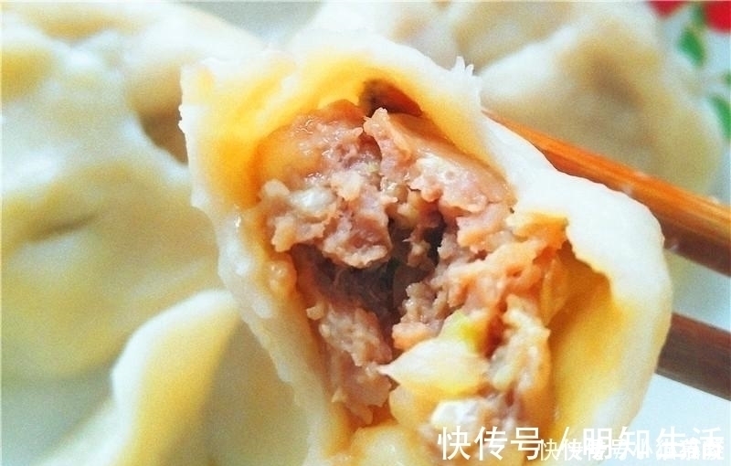 拌饺子馅时，要不要放酱油9成人都弄错了，难怪饺子不香腥味重