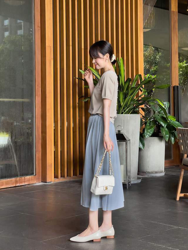 高跟鞋 秋季,穿什么鞋才洋气,今年流行穿“羊皮”粗跟平底鞋,舒适优雅