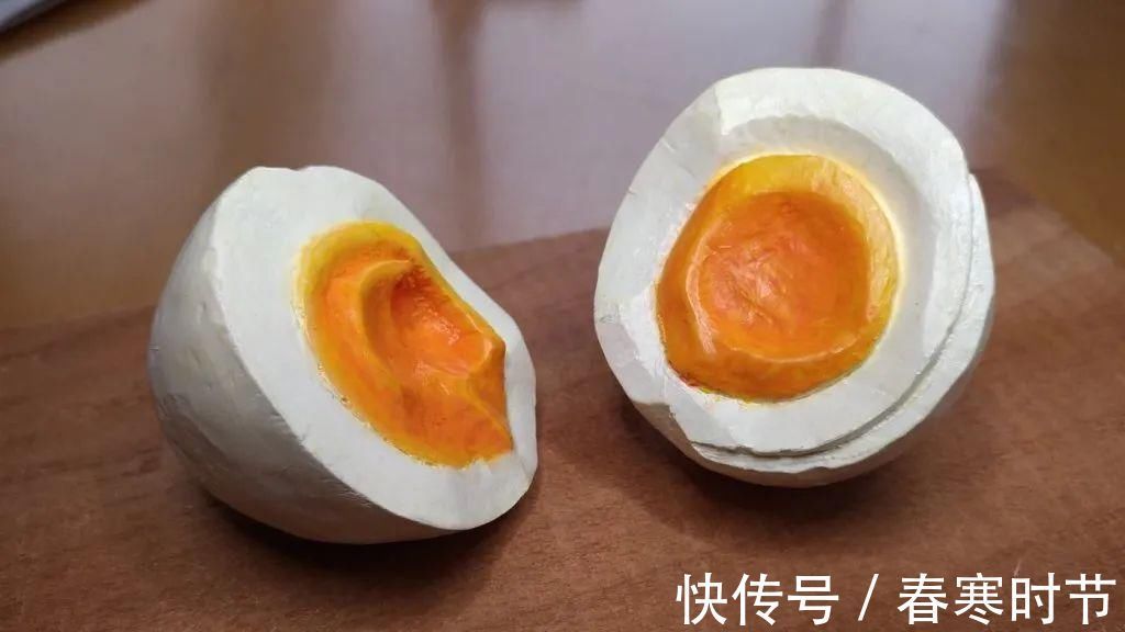 美食!他用木头雕刻超逼真美食,虽不能吃,可比真的食物值钱多了