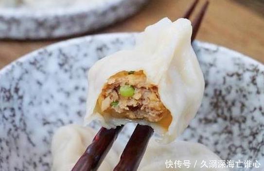 鲜香|包肉馅饺子,调肉馅时只放“4样”,饺子鲜香味美,还流油流汁