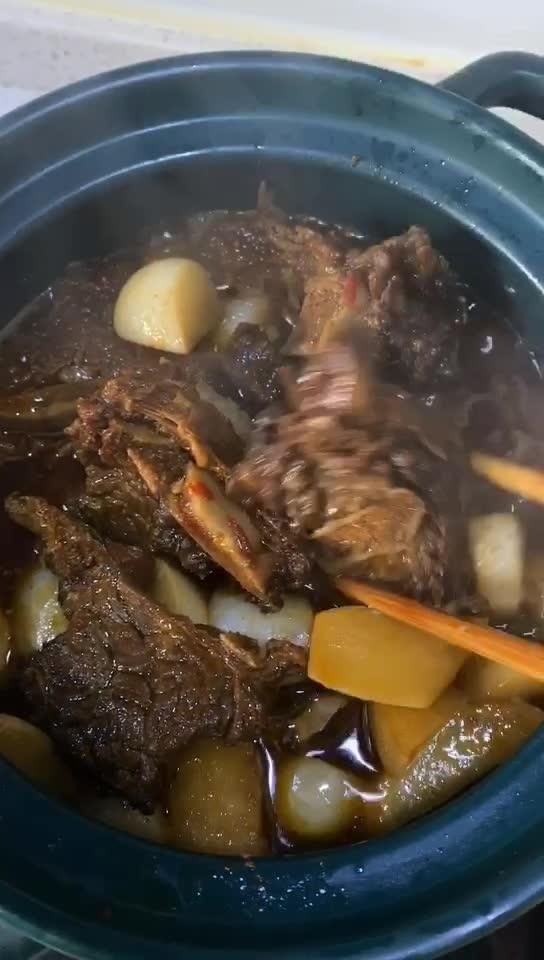 懒人必备这道红烧牛排和牛腩，简单几步，十分钟就上桌