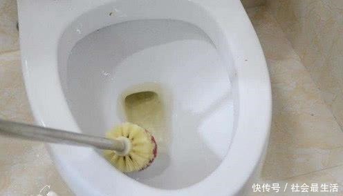 白醋和花露水兑在一起,用途真厉害,解决了很多人的困扰,真实用!