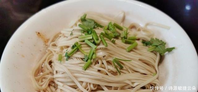 干丝|来扬州世纪老店喝早茶,六点钟开门时会有很长的队伍,热干丝6元