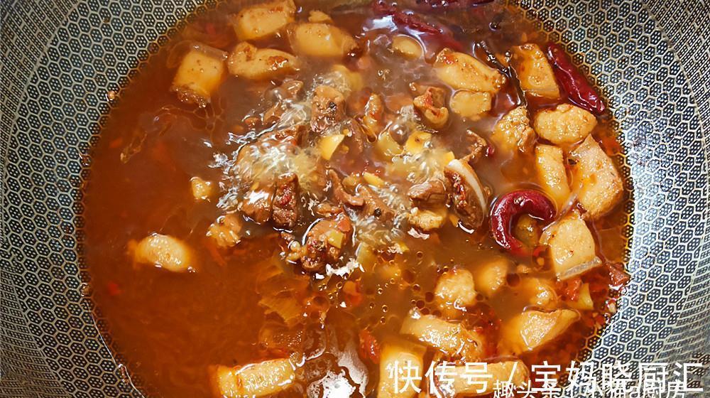 教你家常白萝卜红烧肉，制作简单，成菜鲜甜入味开胃好吃老香了