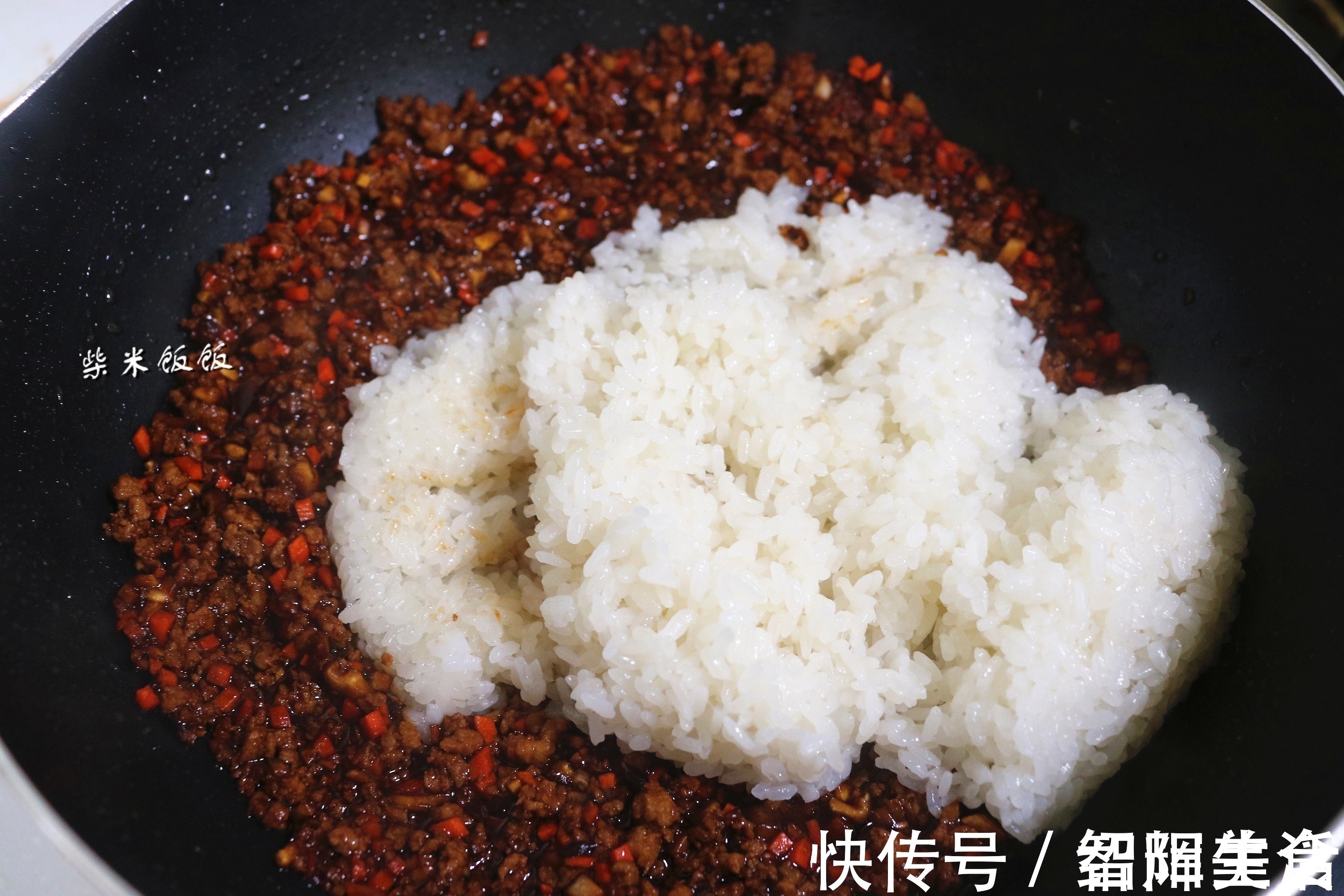 糯米|我家吃烧麦从不买,这做法简单,捏一捏10分钟出锅,4个不够吃