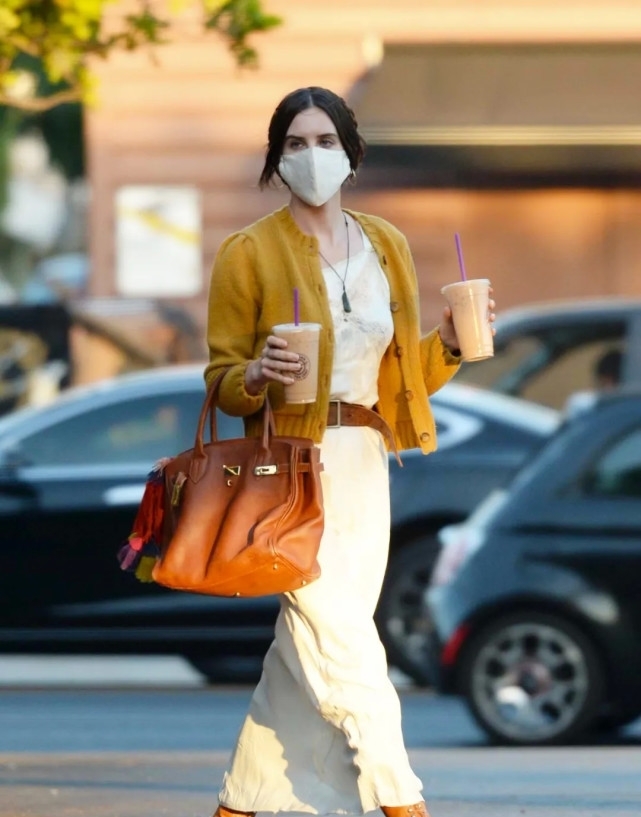 针织开衫过时？这三款简直不要太时髦