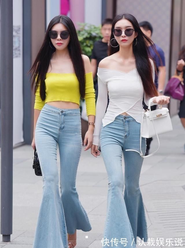 街拍|时尚街拍：喜欢小气质的女生，快试试这两款裙子的搭配，简单大方