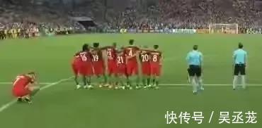点球大战|对比梅西C罗点球大战,梅西一直有担当,C罗刻意演戏反复无常
