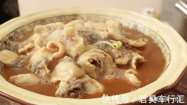 配菜|水煮鱼怎样做更好吃?大厨详细讲解鱼片腌制技巧,鱼肉滑嫩无腥味
