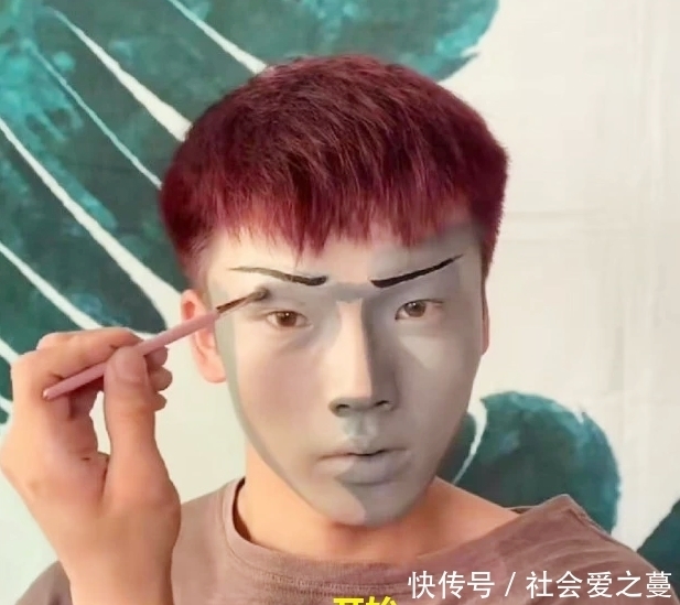 瞎胡闹|大神仿妆“宇智波鼬”,本以为是瞎胡闹,看到最后:竟还有写轮眼?