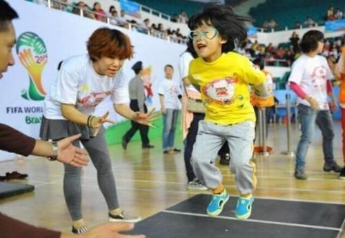 标准|儿童标准身高表,偏矮小孩子需及时补救,自查你家娃达标了吗?