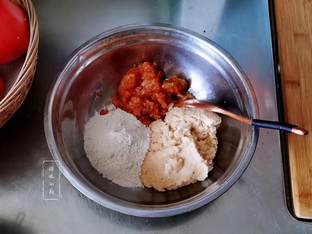 土豆泥|土豆饼做法有N种，这样搭配做早餐饼还是第一次，家人说真好吃