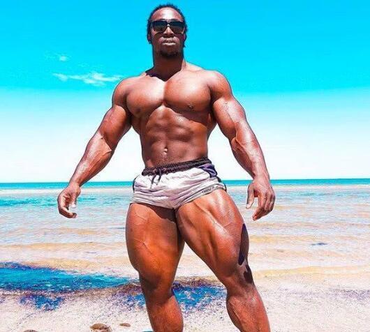 牛蛙腿|26岁小伙坚持练腿,大腿比腰还粗,被称世界上最强壮牛蛙腿