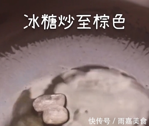 为什么排骨焯水后又腥又柴?看完大厨做法才知道,原来是用错水了