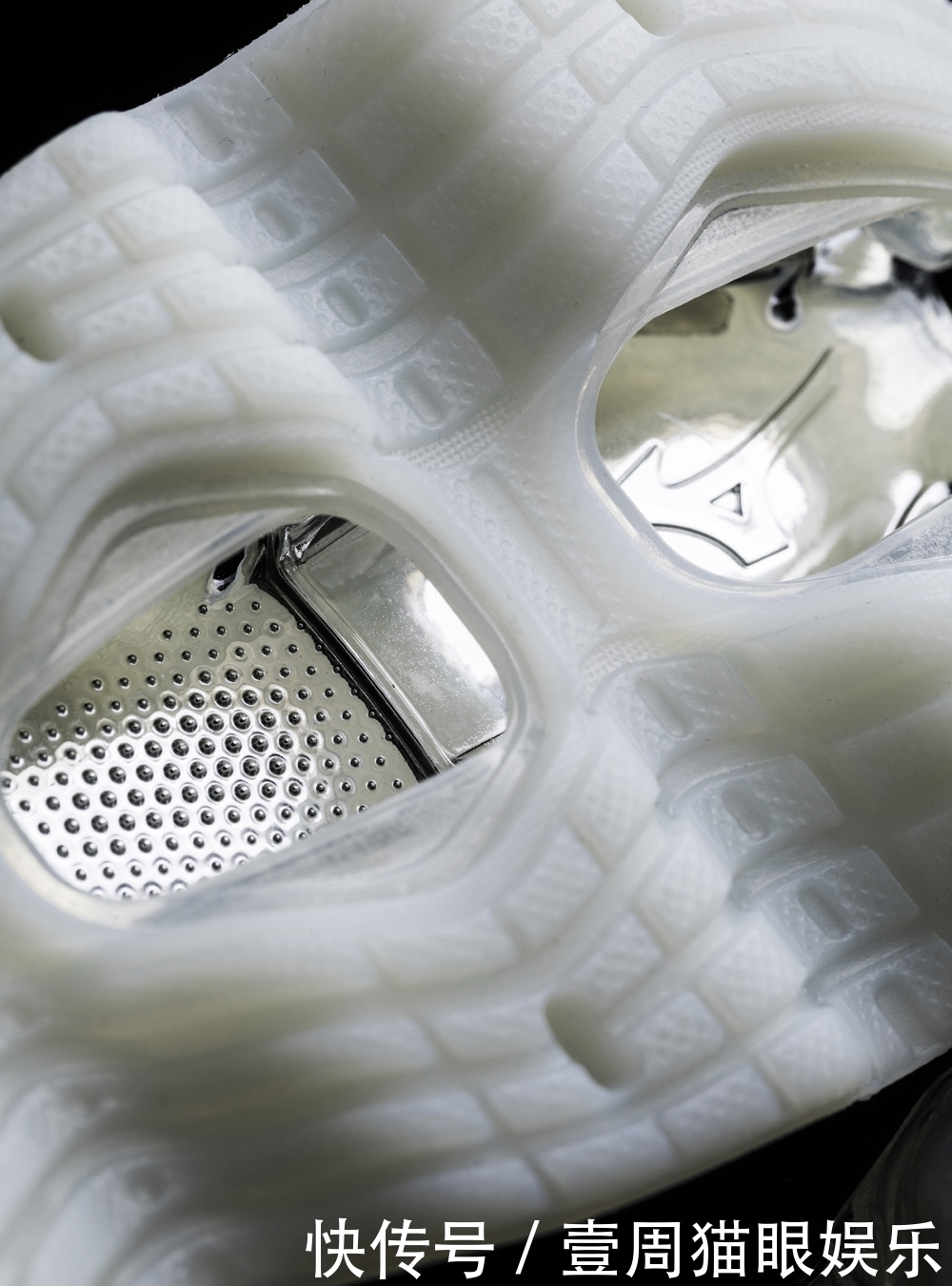 近期「最限量球鞋」就是它！潮流「性感大师」联名